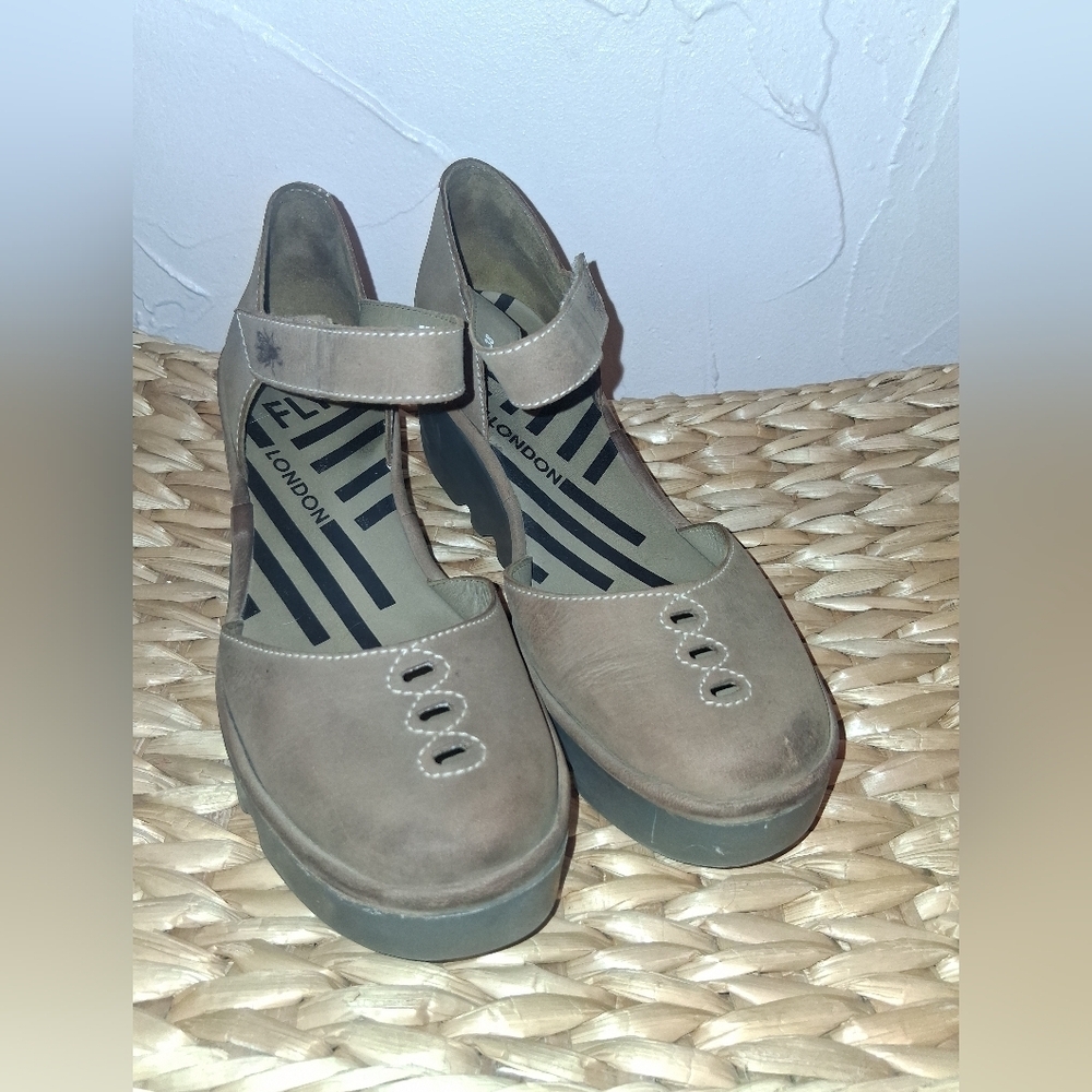 FLY London Womens Biso Beige Ankle Strap Heels Mart Janes Platform 38/8 - Picture 2 of 7